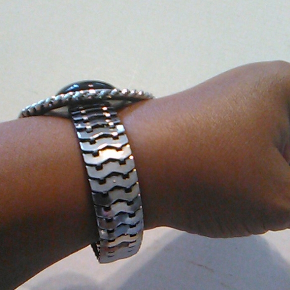 New Black and Silver Bracelet - Picture 5 of 8